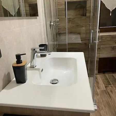 B&burszula Gizzeria Lido *