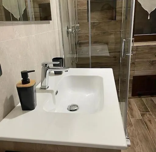 B&burszula Gizzeria Lido *